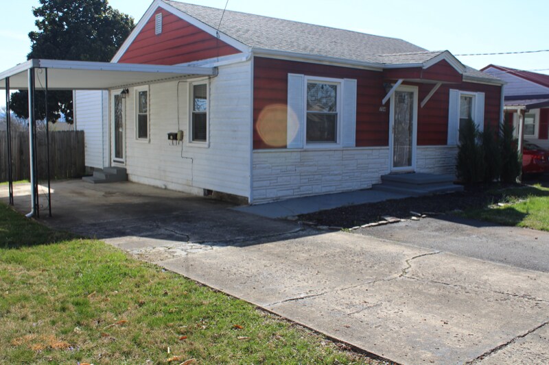 Building Photo - 704 N Barton St