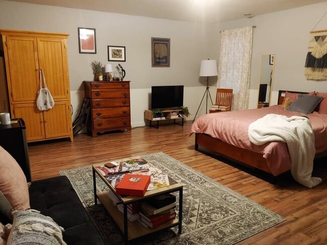 Walkout basement suite - 146 Brandywine Ct