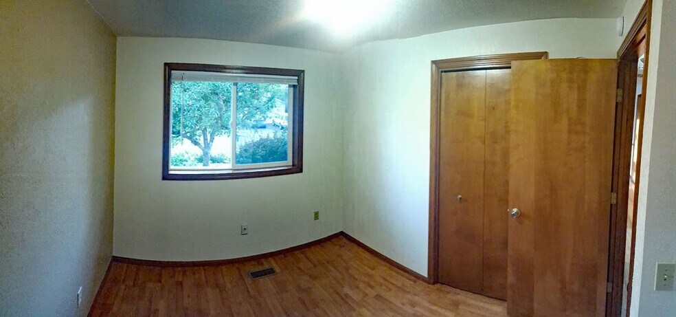 Building Photo - 3138 SE Hathaway Dr