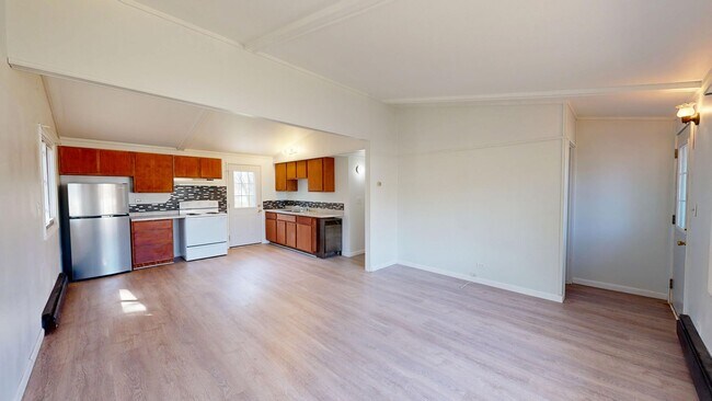 Building Photo - 137 Cedar St