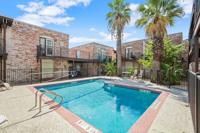 Building Photo - 6501 E Hill Dr