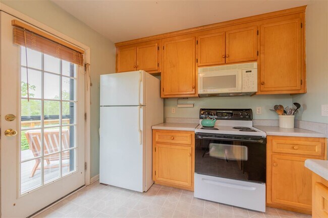 Building Photo - 115 Chisholm Pl