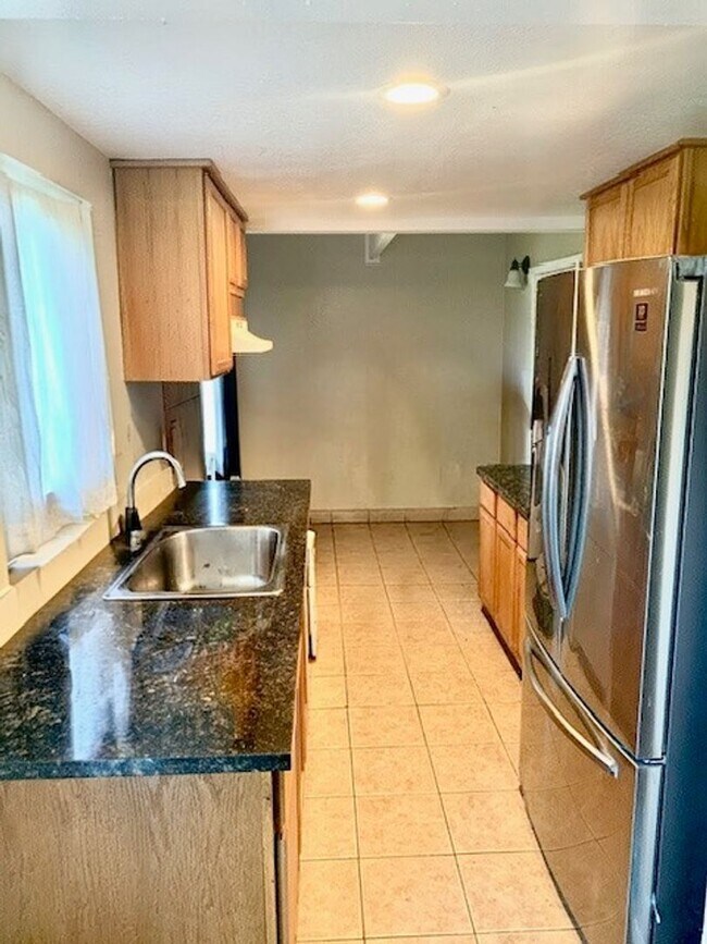 Building Photo - 4 bed 1.5 bath House in Richmond -- COMING SOON !!