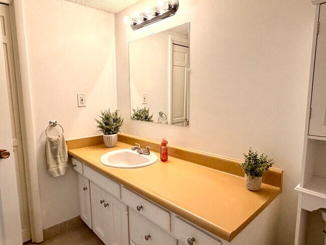 Building Photo - Cozy & Private Fircrest Unit with Garden Space