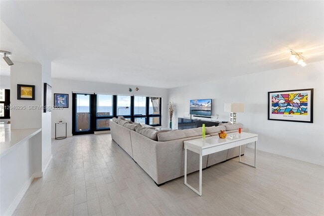 Building Photo - 5100 N Ocean Blvd