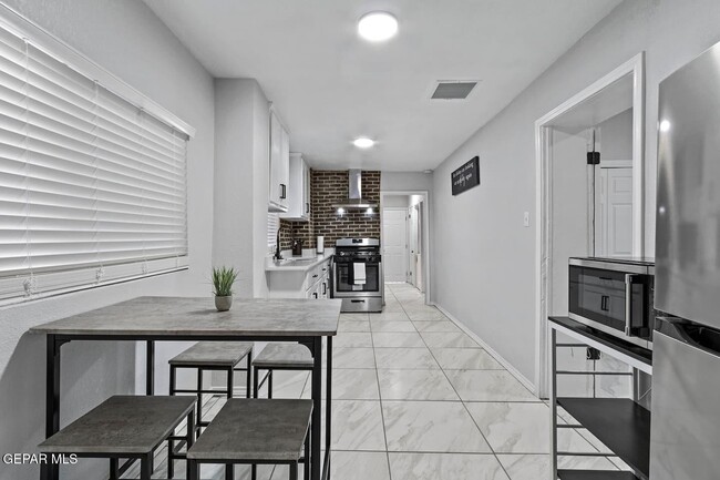 Building Photo - 4012 Tularosa Ave