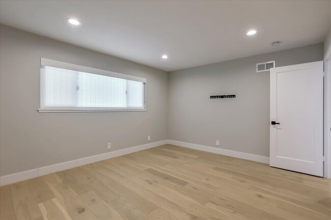 Building Photo - 406 Central Ave