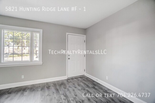 Building Photo - 5821 Hunting Ridge Ln