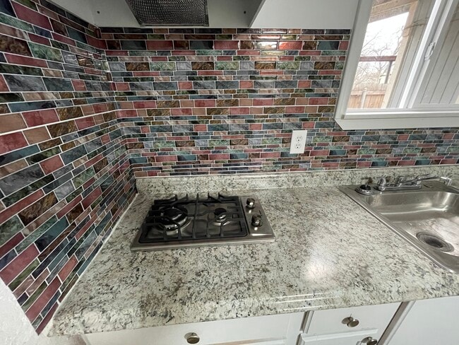 Building Photo - 311 W Malone Ave