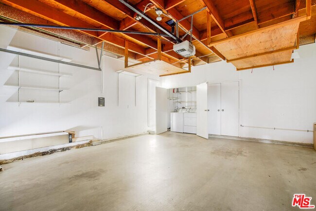 Building Photo - 17095 Palisades Cir