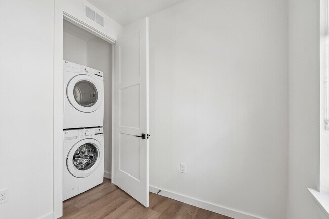 Building Photo - New Construction Townhome For Lease downtown Tampa, Ybor City, Gas Worx