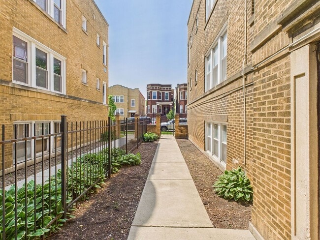 Primary Photo - 4338 W Kamerling Ave