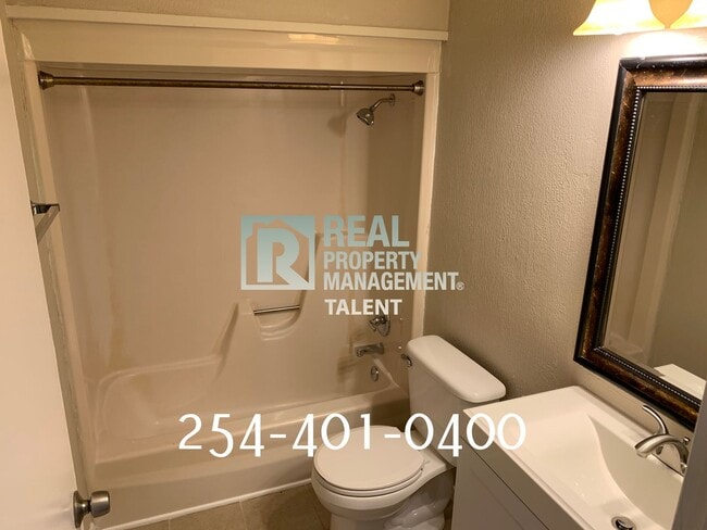 Building Photo - 2214 Saulsbury Dr