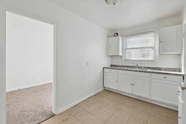 Building Photo - $1095 3 bedroom bungalow