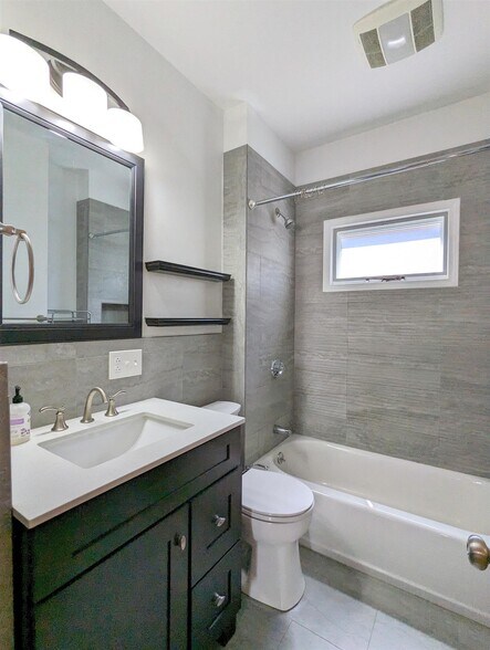 Building Photo - 108 W Quincy St