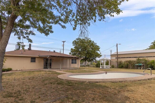 Building Photo - 1430 TX-46