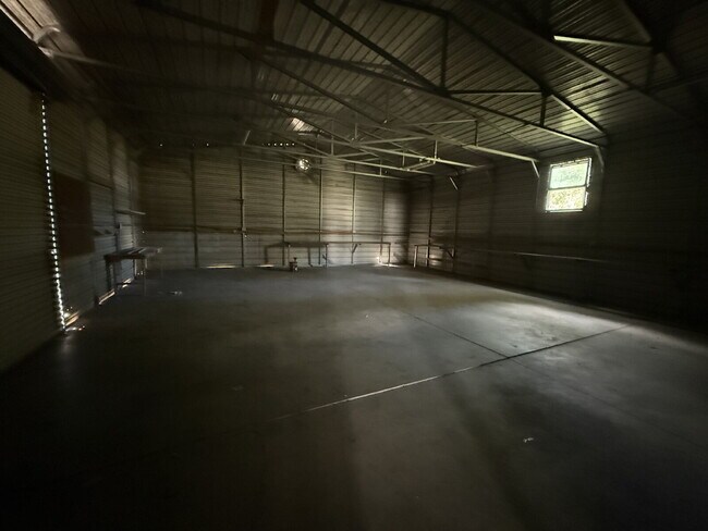 Building Photo - Large workshop available with home!