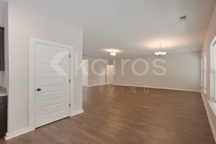 Building Photo - 471 White Oak Cir