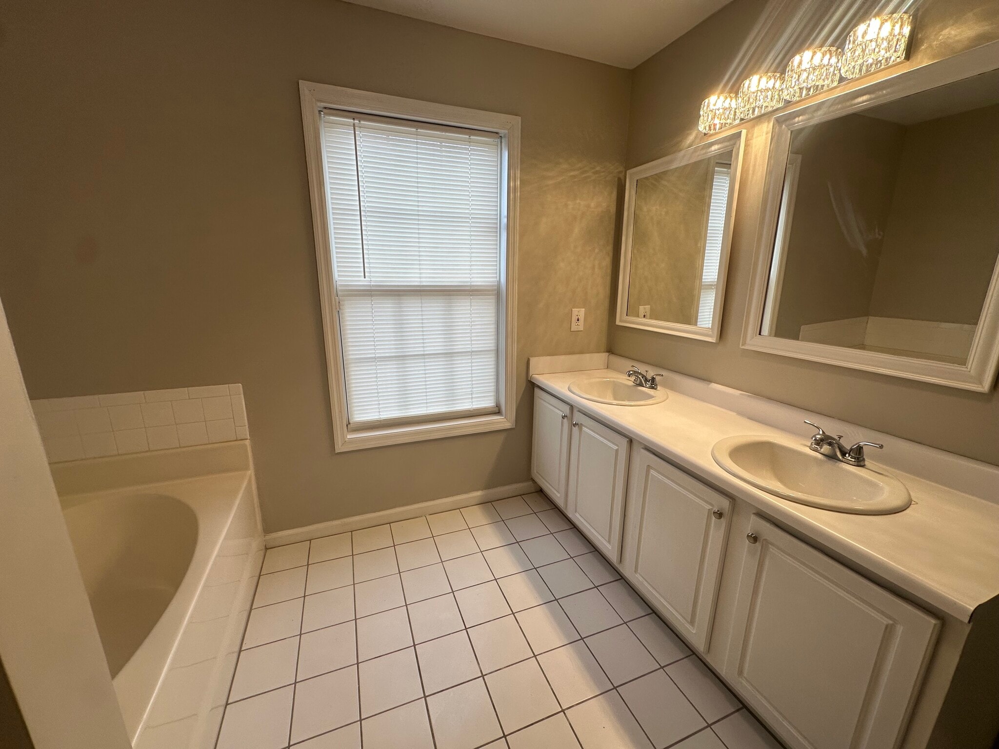 Building Photo - 630 Connaly Dr