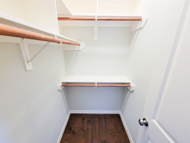 Building Photo - 2416 La Branch St