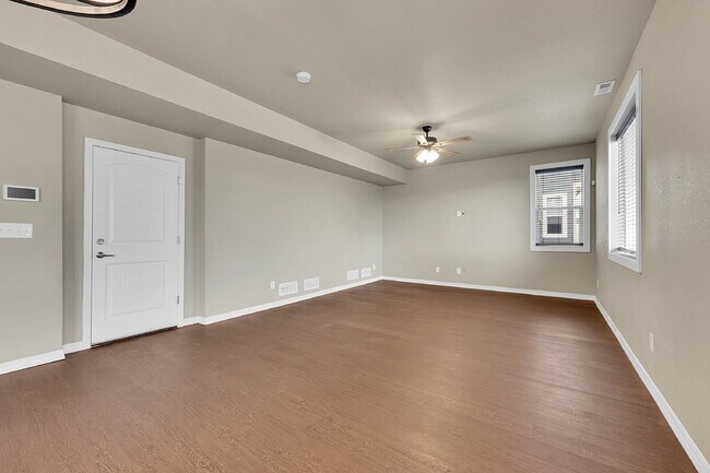 Building Photo - $2,795 - 3 Bed, 2.5 Bath Home with Fenced ...