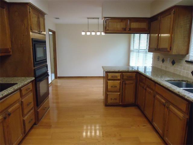Building Photo - 9903 Grand Oak Dr