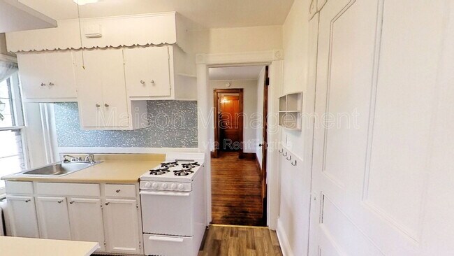 Building Photo - 583 Averill Ave
