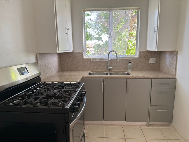 Building Photo - 1001 S Sierra Bonita Ave