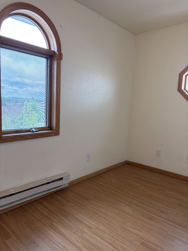 Building Photo - 1421 Thaxton Ct