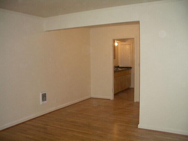 Building Photo - 6617 N Greeley Ave