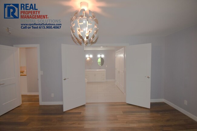 Building Photo - Great 3 bd 2.5 ba with Washer/Dryer includ...