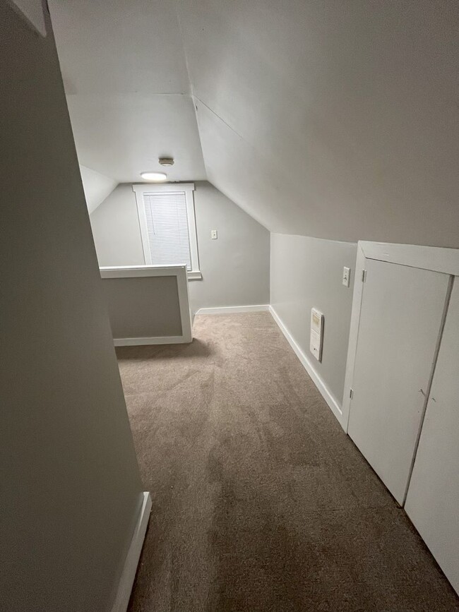 Building Photo - 2-Bed, 1-Bath House for Rent!