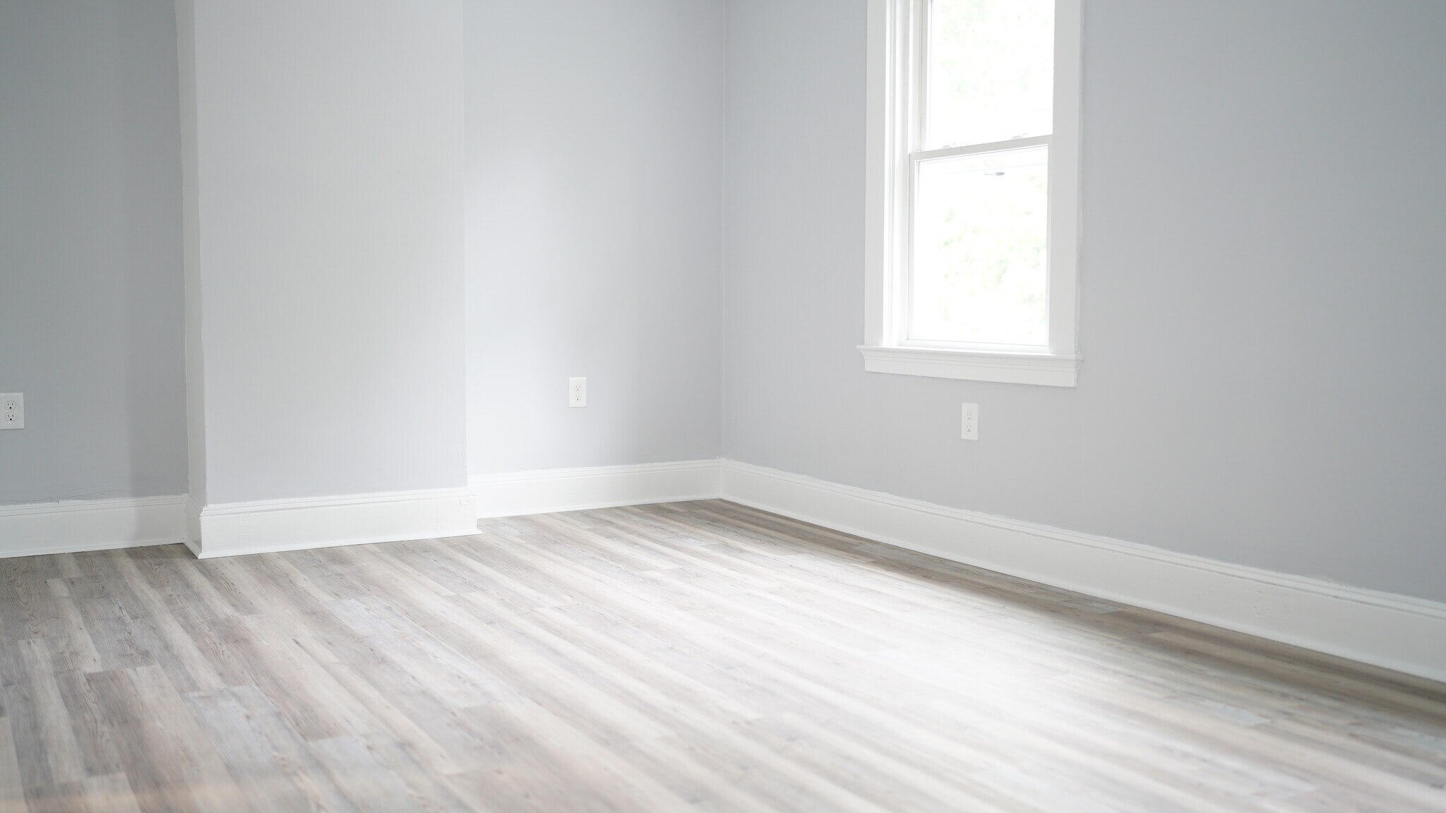 Building Photo - 3370 Parkview Ave