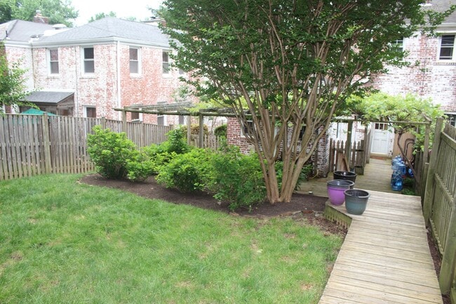 Building Photo - "Coming Soon" NW DC locale...3 level - 2/2.5 w/ off street parking  - 17 months only -