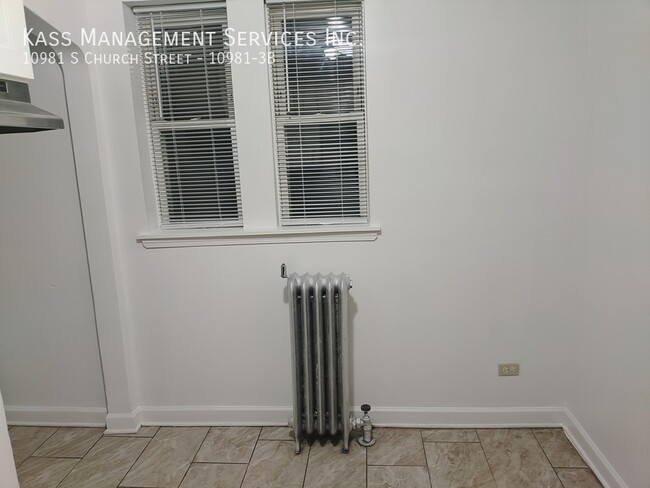 Building Photo - Charming and Spacious 1bed! Heat Included!