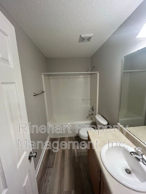 Building Photo - 1379 Pampas Cir