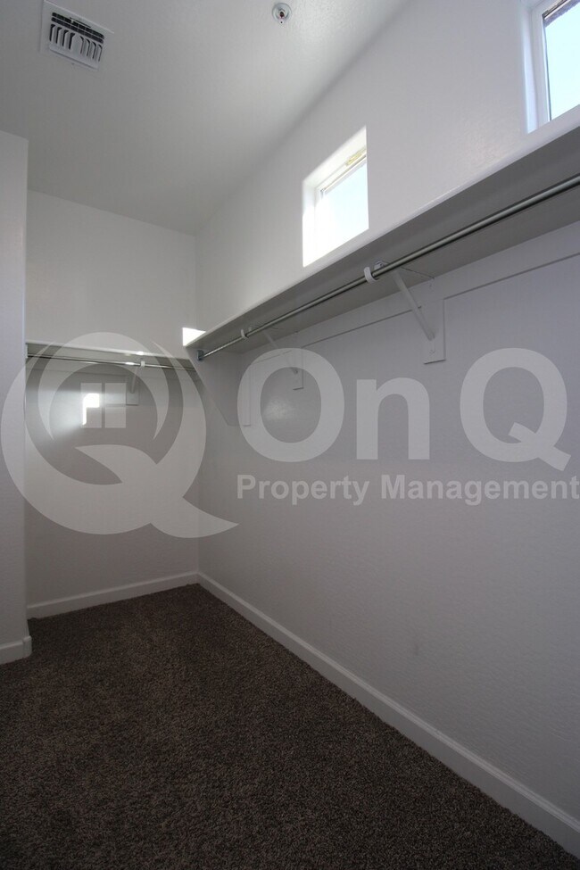 Building Photo - 1255 N Arizona Ave