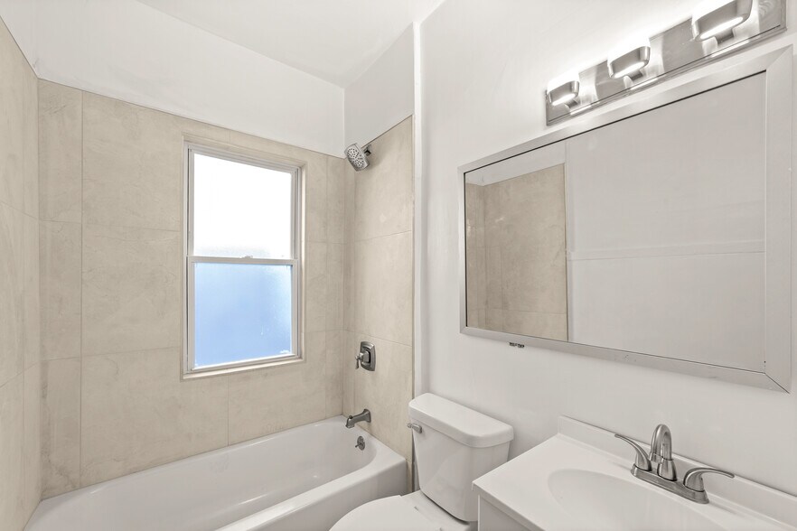 Bathroom - 11427 Clifton Blvd