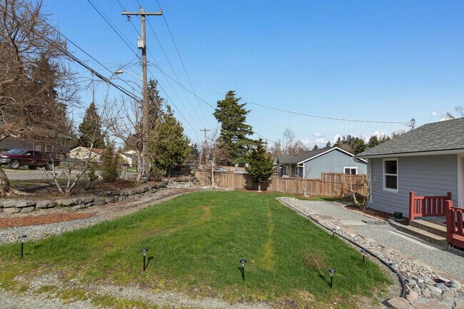 Building Photo - 5924 18th Ave SW