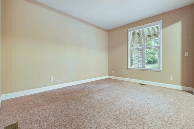 Building Photo - 1010 Chelsey Way