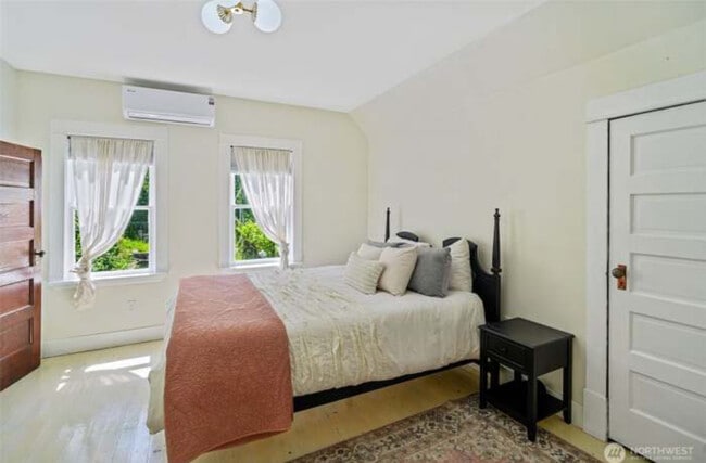 Building Photo - 5060 WA-106