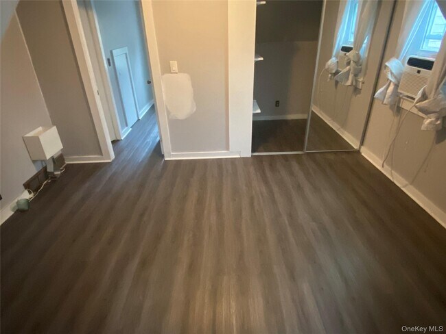 Building Photo - 7 Woods Pl