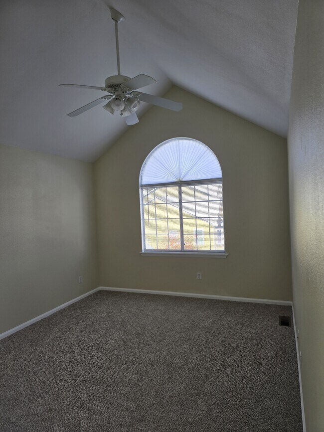 Building Photo - 10507 W Maplewood Dr