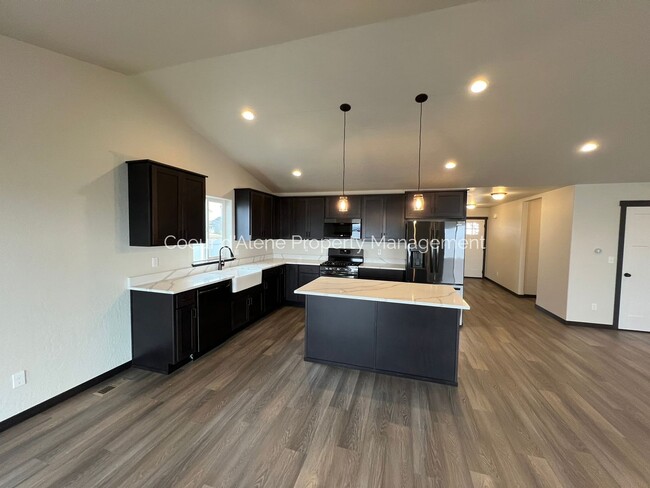 Building Photo - 3 bed, 2 bath house