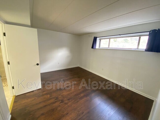 Building Photo - 124 Roberts Ln