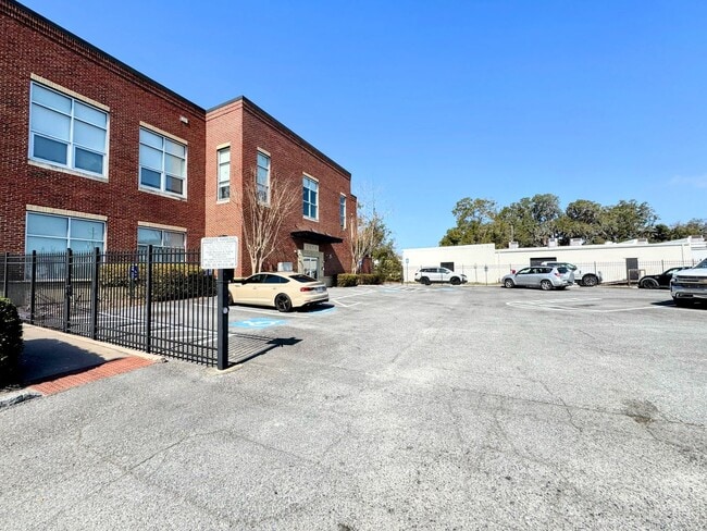 Building Photo - 1 BED | 1 BATH | MODERN CONDO with PARKING SPACE | MIDTOWN