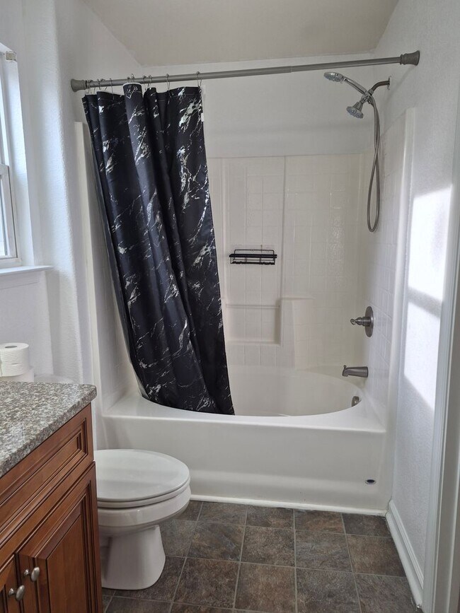 Building Photo - 1723 Fisher Ave