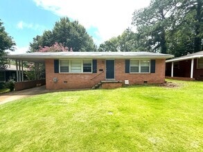 Building Photo - ** 3 bed 1 bath located in Forest Hills **...