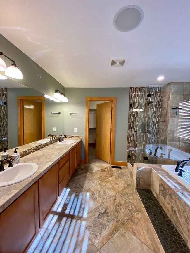 Building Photo - Immaculate 4 bed 3.5 Bath with Mountain Views and Unique Amenities!  Pet Friendly! Desirable 80922!