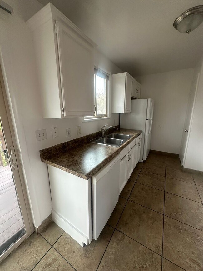 Building Photo - Beautiful 4-Bedroom, 2-Bath Home with Classic Layout and Large Yard